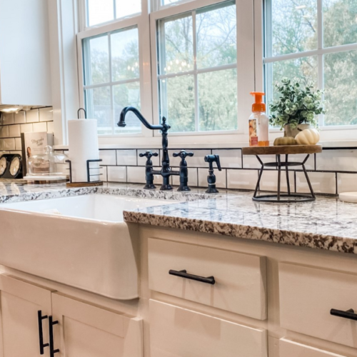 5 Things to Consider When Shopping for Farmhouse Kitchen Sink Faucets